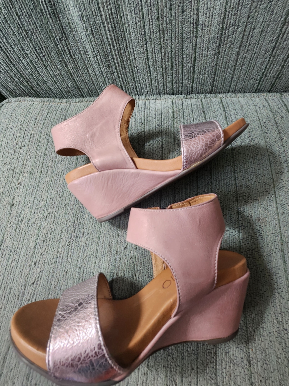 🍉Bueno Pink Metallic-Accent Wedge Sandals